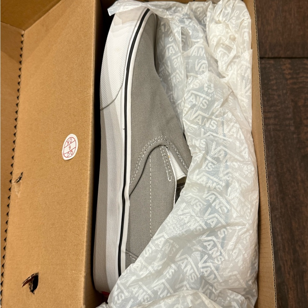 Vans Classic Slip-On Shoes - Picture 2 of 4